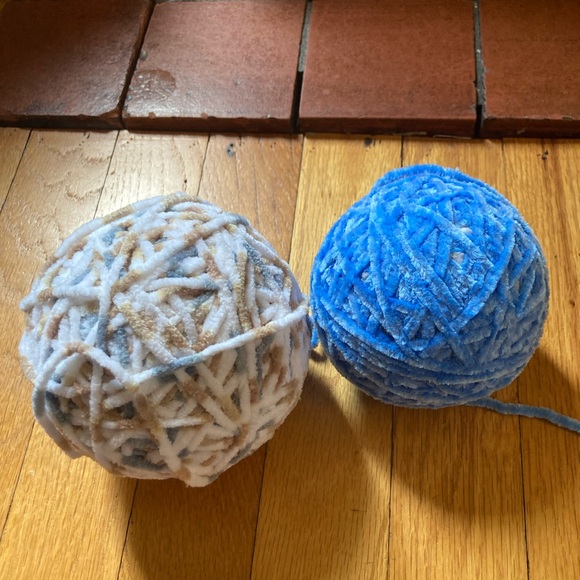 Bundle of blue and neutral chenille yarn 260g total - Picture 1 of 3